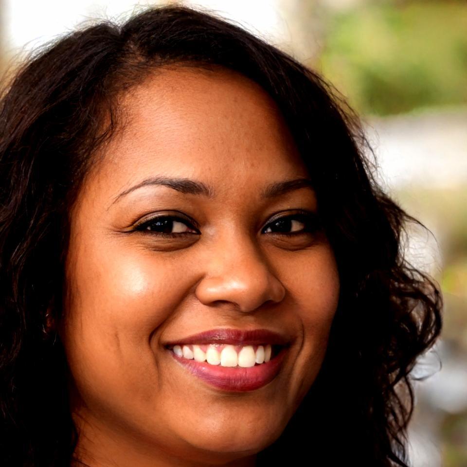 Retrato profesional de Encarna Bustamante